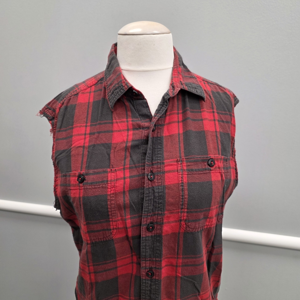 American Eagle Outfitters Red and Black Plaid Sleeveless Shirt - Picture 2 of 7